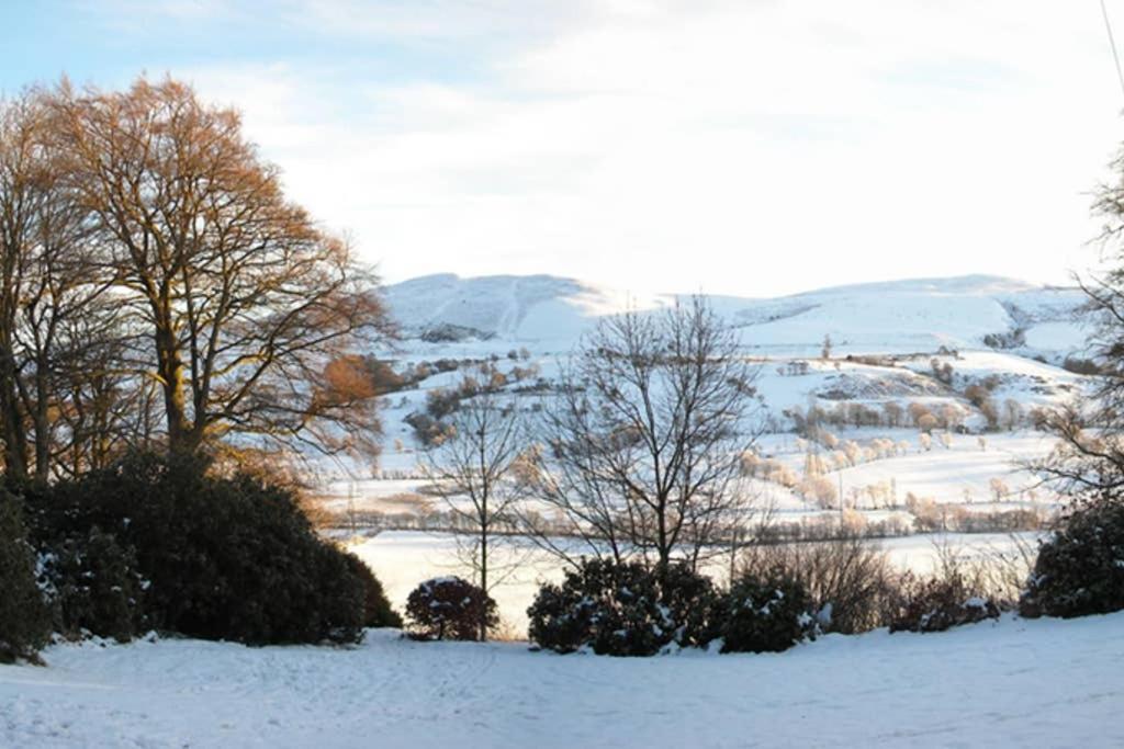 Plas Yn Yale With Mountain Views From All Windows Рексем Екстер'єр фото